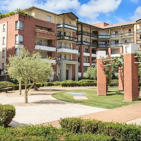 L Oasis Proche Hopital Et Aeroport Piscine Parking &netflix Apartment